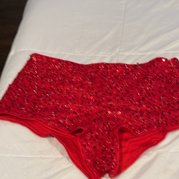 Brand new red shorts so fabulous - Picture 3 of 7